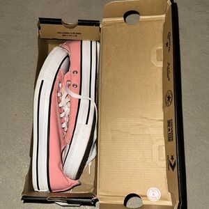 Daybreak pink converse